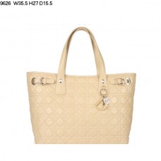 Dior Panarea grote schoudertas van abrikooskleurig lamsleer (goudkleurige hardware) 9626 Dior Panarea grote schoudertas van abrikooskleurig lamsleer (goudkleurige hardware) 9626