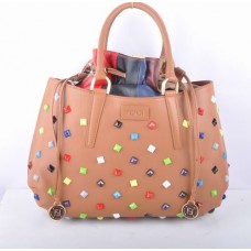 Fendi B Fab grote handtas van abrikooskleurig leer met veelkleurige juwelen Fendi B Fab grote handtas van abrikooskleurig leer met veelkleurige juwelen
