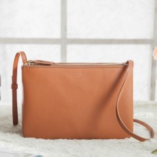 Celine Small Trio Crossbodytas in bruin kalfsleer Celine Small Trio Crossbodytas in bruin kalfsleer