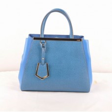 Fendi 2jours blauwe tas met kruisaders en marineblauwe Ferrari-leren details Fendi 2jours blauwe tas met kruisaders en marineblauwe Ferrari-leren details