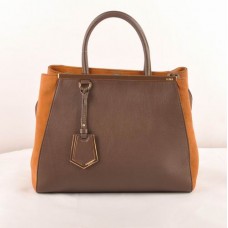Fendi 2jours medium tas van donkerbruin Ferrari-leer met koffiekleurig lamsleer Fendi 2jours medium tas van donkerbruin Ferrari-leer met koffiekleurig lamsleer