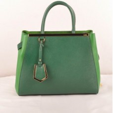 Fendi 2jours Medium Tas met donkergroene kruisaders en grasgroen Ferrari-leer Fendi 2jours Medium Tas met donkergroene kruisaders en grasgroen Ferrari-leer