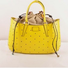 Fendi B Fab tas van geperforeerd geel Ferrari-leer, grote tas met handvat aan de bovenkant Fendi B Fab tas van geperforeerd geel Ferrari-leer, grote tas met handvat aan de bovenkant