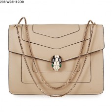 Bvlgari Serpenti GM tas van kalfsleer in abrikooskleur Bvlgari Serpenti GM tas van kalfsleer in abrikooskleur