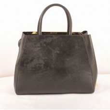 Fendi 2jours Middelgrote tas van zwart leer met kruisaders/Ferrari-motief Fendi 2jours Middelgrote tas van zwart leer met kruisaders/Ferrari-motief