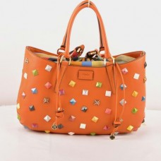 Fendi B Fab grote handtas van oranje Ferrari-leer met studs en veelkleurige juwelen. Fendi B Fab grote handtas van oranje Ferrari-leer met studs en veelkleurige juwelen.