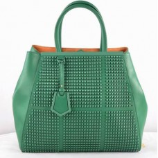 Fendi 2Jours groene saffiiano lederen clinch-bouttas Fendi 2Jours groene saffiiano lederen clinch-bouttas
