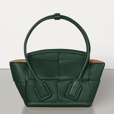 Bottega Veneta Mini Arco 29 tas in groen generfd kalfsleer Bottega Veneta Mini Arco 29 tas in groen generfd kalfsleer