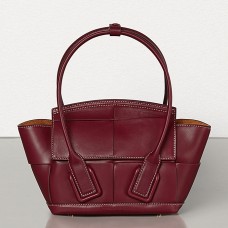 Bottega Veneta Mini Arco 29 tas in bordeauxrood geweven kalfsleer Bottega Veneta Mini Arco 29 tas in bordeauxrood geweven kalfsleer