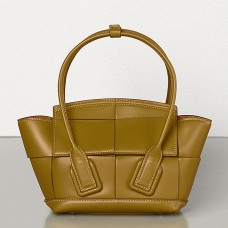 Bottega Veneta Mini Arco 29 tas van moutarde geweven kalfsleer Bottega Veneta Mini Arco 29 tas van moutarde geweven kalfsleer