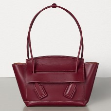 Bottega Veneta Arco 33 tas in Bordeaux Frans kalfsleer Bottega Veneta Arco 33 tas in Bordeaux Frans kalfsleer