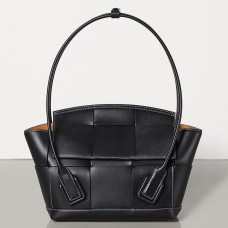 Bottega Veneta Arco 33 Intrecciato-tas van zwart kalfsleer Bottega Veneta Arco 33 Intrecciato-tas van zwart kalfsleer