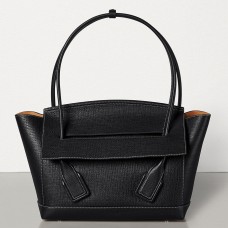 Bottega Veneta Arco 33 tas in zwart generfd kalfsleer Bottega Veneta Arco 33 tas in zwart generfd kalfsleer