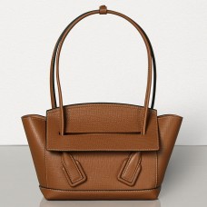 Bottega Veneta Arco 33 tas in bruin generfd kalfsleer Bottega Veneta Arco 33 tas in bruin generfd kalfsleer