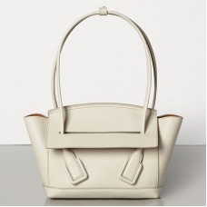 Bottega Veneta Arco 33 tas in wit generfd kalfsleer Bottega Veneta Arco 33 tas in wit generfd kalfsleer