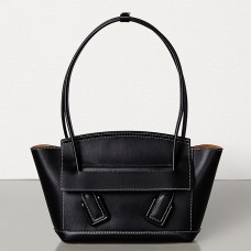 Bottega Veneta Arco 48 tas in zwart Frans kalfsleer Bottega Veneta Arco 48 tas in zwart Frans kalfsleer