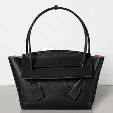 Bottega Veneta Arco 48 tas in zwart generfd kalfsleer Bottega Veneta Arco 48 tas in zwart generfd kalfsleer