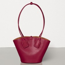 Bottega Veneta kleine mandtas van amarantkleurig kalfsleer Bottega Veneta kleine mandtas van amarantkleurig kalfsleer