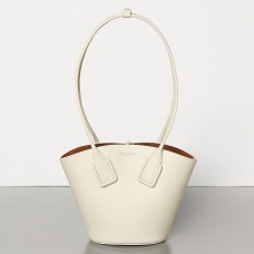 Bottega Veneta kleine mandtas van wit kalfsleer Bottega Veneta kleine mandtas van wit kalfsleer
