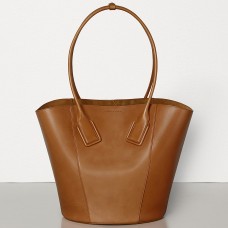 Bottega Veneta Medium Basket Tote in bruin kalfsleer Bottega Veneta Medium Basket Tote in bruin kalfsleer