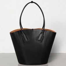 Bottega Veneta Medium Basket Tote in zwart kalfsleer Bottega Veneta Medium Basket Tote in zwart kalfsleer
