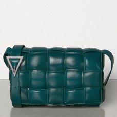 Bottega Veneta gewatteerde cassettetas van groen kalfsleer Bottega Veneta gewatteerde cassettetas van groen kalfsleer