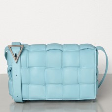 Bottega Veneta gewatteerde cassettetas van topazio kalfsleer Bottega Veneta gewatteerde cassettetas van topazio kalfsleer