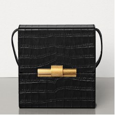 Bottega Veneta Daisey tas in zwart leer met krokodillenprint. Bottega Veneta Daisey tas in zwart leer met krokodillenprint.
