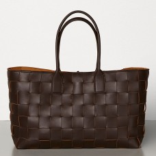 Bottega Veneta Medium Tote in donkerbruin maxi-weefsel Bottega Veneta Medium Tote in donkerbruin maxi-weefsel