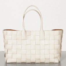 Bottega Veneta middelgrote draagtas in witte maxi-intreccio Bottega Veneta middelgrote draagtas in witte maxi-intreccio