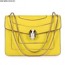 Bvlgari Serpenti GM tas van kalfsleer in geel Bvlgari Serpenti GM tas van kalfsleer in geel