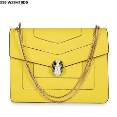 Bvlgari Serpenti GM tas van kalfsleer in geel Bvlgari Serpenti GM tas van kalfsleer in geel