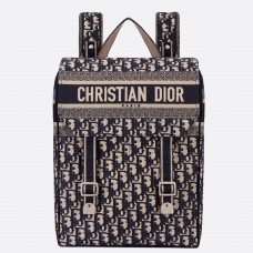 Dior-rugzak in blauw, schuin geborduurd canvas. Dior-rugzak in blauw, schuin geborduurd canvas.