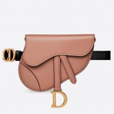 Dior Saddle Belt Bag in poederzacht kalfsleer Dior Saddle Belt Bag in poederzacht kalfsleer
