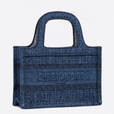 Dior Mini Book Tote Bag in denimblauw schuin canvas Dior Mini Book Tote Bag in denimblauw schuin canvas