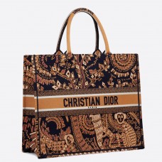 Dior Book Tote Bag in oranje met geborduurde dieren op canvas Dior Book Tote Bag in oranje met geborduurde dieren op canvas