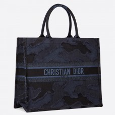 Dior Book Tote Bag in blauw camouflage geborduurd canvas Dior Book Tote Bag in blauw camouflage geborduurd canvas
