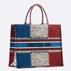 Dior Book Tote tas in canvas met geborduurde Franse vlag Dior Book Tote tas in canvas met geborduurde Franse vlag