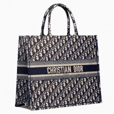 Dior Book Tote met borduursel in schuin canvas Dior Book Tote met borduursel in schuin canvas