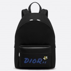 Dior X Kaws zwarte nylon rugtas met blauw Dior-logo Dior X Kaws zwarte nylon rugtas met blauw Dior-logo