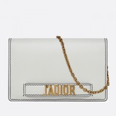 Dior witte J'Adior portemonnee met ketting. Dior witte J'Adior portemonnee met ketting.