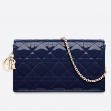 Dior Lady Dior clutch met ketting in indigoblauw lakleer Dior Lady Dior clutch met ketting in indigoblauw lakleer