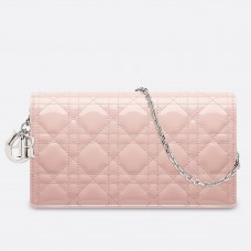 Dior Lady Dior clutch met ketting in roze lakleer Dior Lady Dior clutch met ketting in roze lakleer