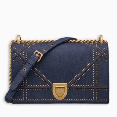 Dior Diorama Flap Bag in denim en met studs Dior Diorama Flap Bag in denim en met studs