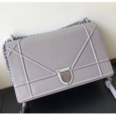 Dior Diorama Flap Bag in parelgrijs generfd kalfsleer Dior Diorama Flap Bag in parelgrijs generfd kalfsleer