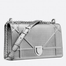 Dior Diorama tas in zilverkleurig metallic kalfsleer Dior Diorama tas in zilverkleurig metallic kalfsleer