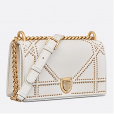 Dior Diorama tas in wit lamsleer met studs Dior Diorama tas in wit lamsleer met studs