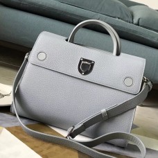 Dior Diorever handtas in lichtgrijs kalfsleer Dior Diorever handtas in lichtgrijs kalfsleer