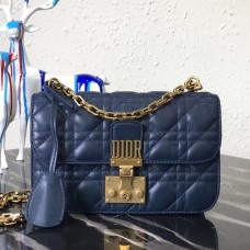 Dior kleine Dioraddict flap tas in blauw lamsleer Dior kleine Dioraddict flap tas in blauw lamsleer
