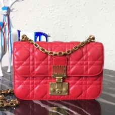 Dior kleine Dioraddict flap tas in kersenrood lamsleer Dior kleine Dioraddict flap tas in kersenrood lamsleer